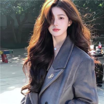挥著翅膀的女孩